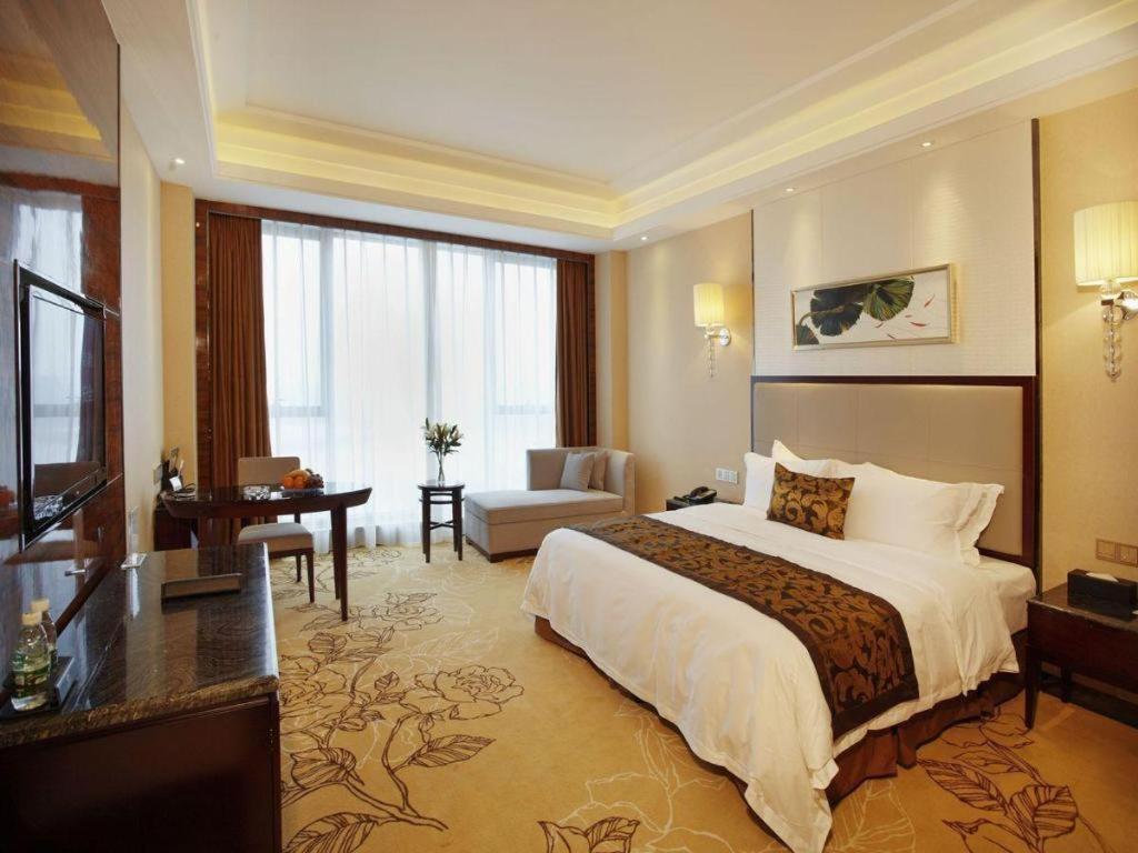Eurasia Convention International Hotel Wuhan Exterior photo